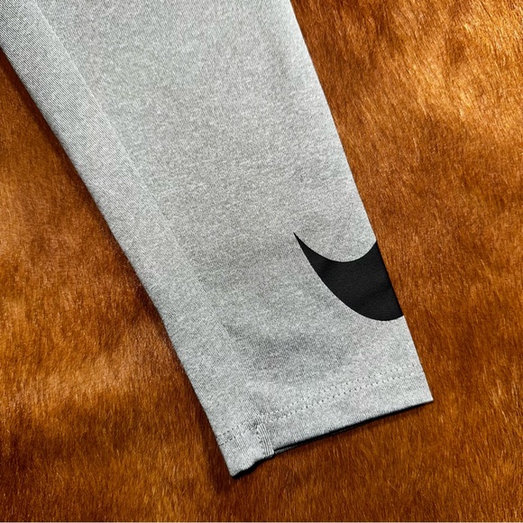 Nike kids leggings, Size 5/S - Picture 2 of 6